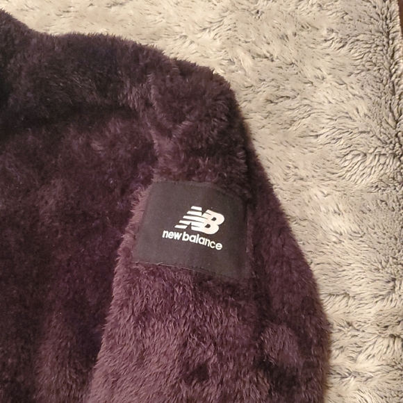 New Balance Cozy Black Fleece Pullover. Size M. - Picture 2 of 3